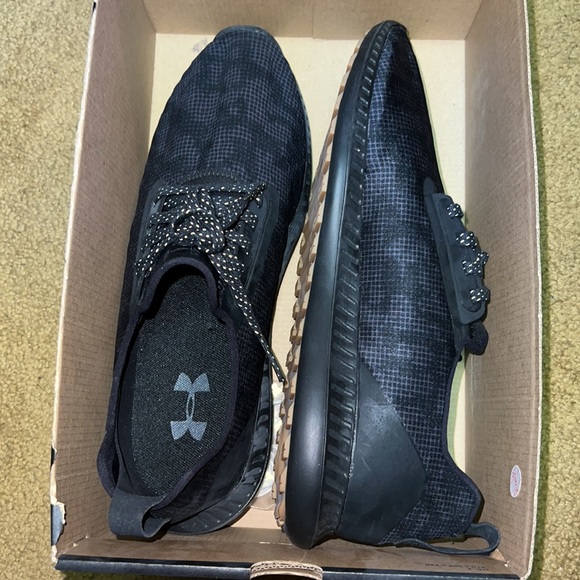 Under Armour shoes - Picture 8 of 11